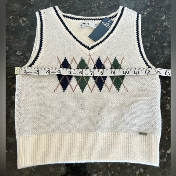 Hollister Patterned Crop Sweater Vest. Size XS. - Picture 3 of 7